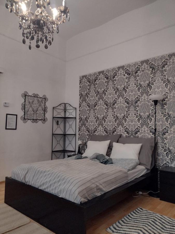 Tiborlak Apartment บูดาเปสต์ ภายนอก รูปภาพ